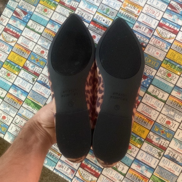 Amazon Essentials Women’s Leopard Print Flats – Size 7.5 - Picture 10 of 11